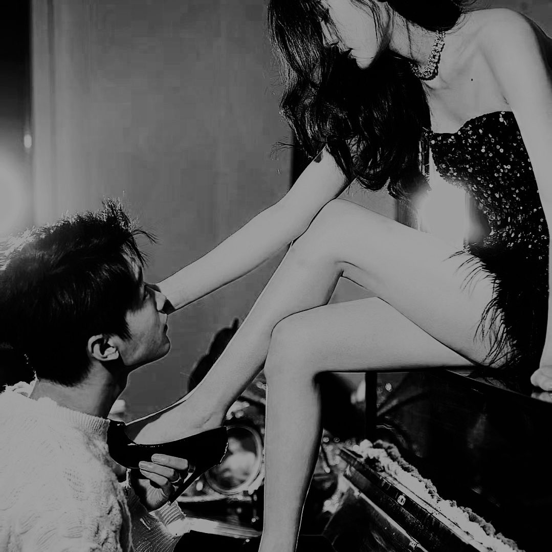 REDRUMDOMINUS's tweet image. ︎
 ︎
It’s Seductive Sunday &amp;amp; here to remind you that if you don’t adore and worship the ground they walk on, someone else will. Me for instance. So don’t slip the fuck up.

 ︎