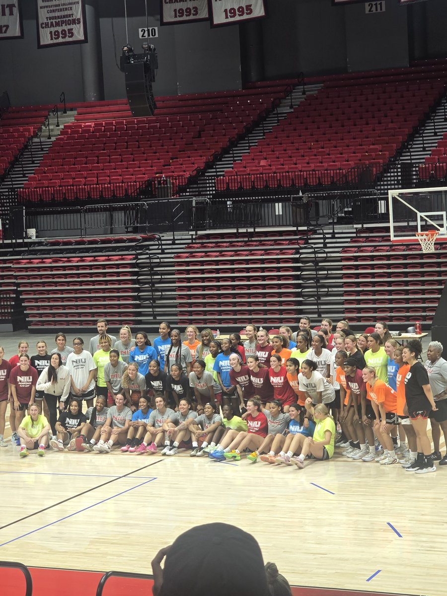 Audrena_Davis's tweet image. Such a great experience at the NIU camp! Thank you to the NIU womans basketball team and coaching staff!
#NIUWBB #NextLevelWork #CollegeBound #HooperLife #WBBProspect  #FutureLooksGood