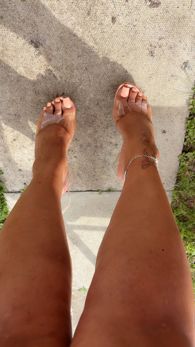 My New Peachy Pedicure 🍑