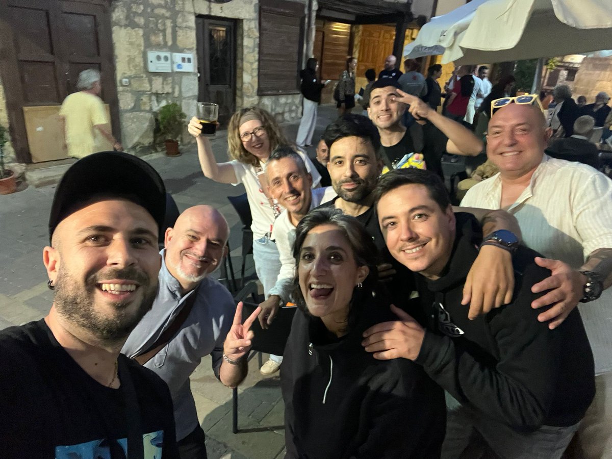 Esta foto es post IV Jornada de Misterios y Enigmas Históricos, el misterio nos da muy buena gente y grandes ratos que quedarán grabados en nosotros para siempre. El año que viene más y mejor, estamos deseando volver a veros y los que no habéis podido venir, reservad fecha !! .