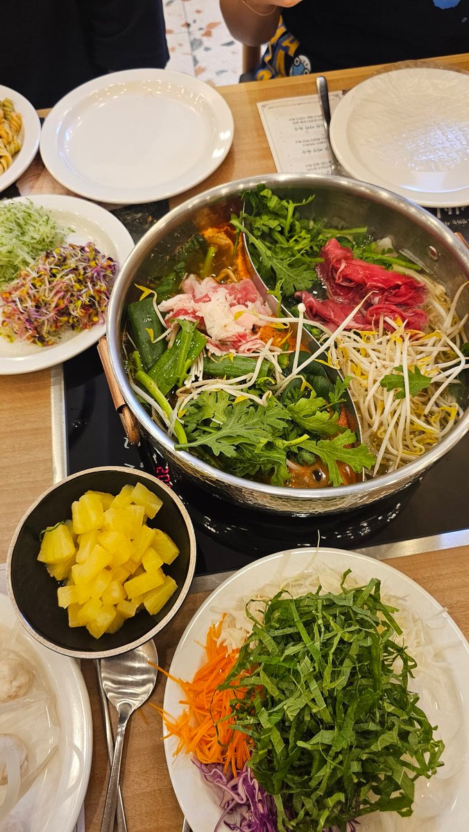 Do_YaJi's tweet photo. 아직 뷔페가면 본전치기 할수 있는 나이 https://t.co/hNnsl82Jbh