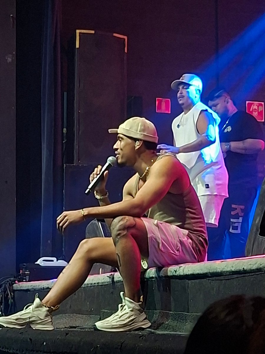 ReJ_Melo's tweet photo. A vida é muito curta para não balançar na vibe do K10

@GrupoKamisa10 amo vocês https://t.co/OOZs6HkBFA