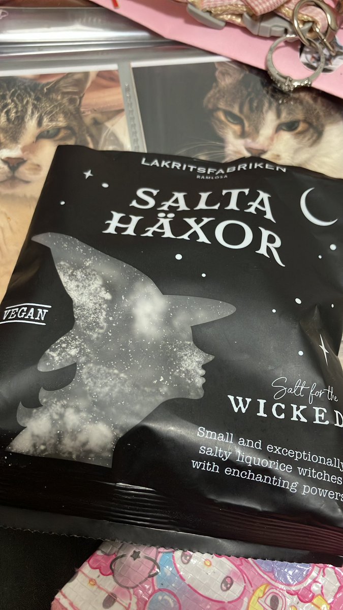 リコリス。
比較的食べやすいリコリスです。
パケ買いしてみたら当たりでした。

おやすみなさい⭐