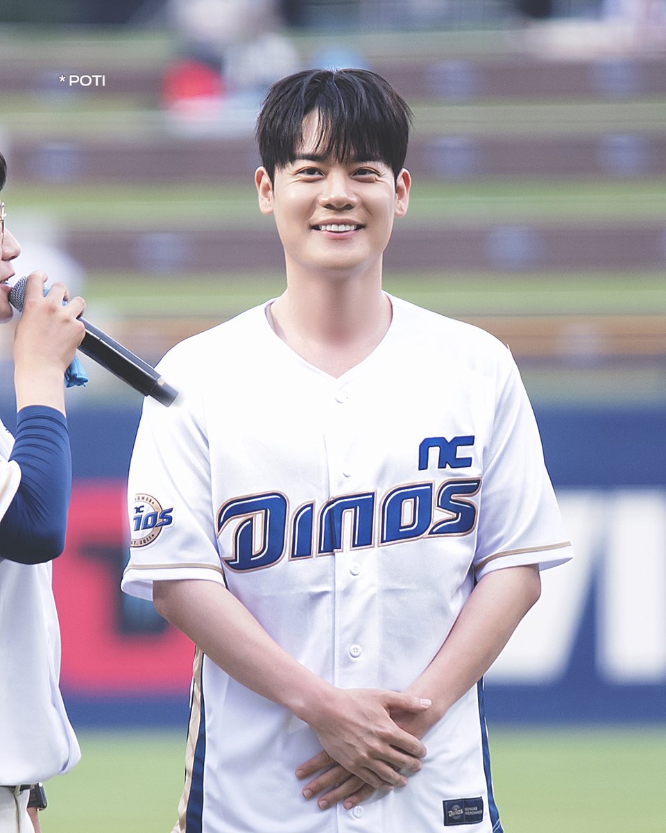 laview_poti's tweet photo. 250803 야구 유니폼 좋다.. 또 주세요 
#유채훈 #YOUCHAEHOON https://t.co/jhndm7Y6gG