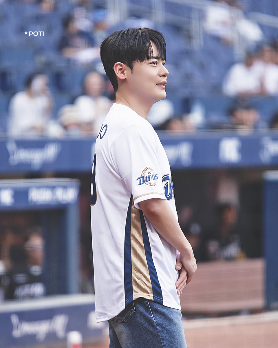 laview_poti's tweet photo. 250803 야구 유니폼 좋다.. 또 주세요 
#유채훈 #YOUCHAEHOON https://t.co/jhndm7Y6gG