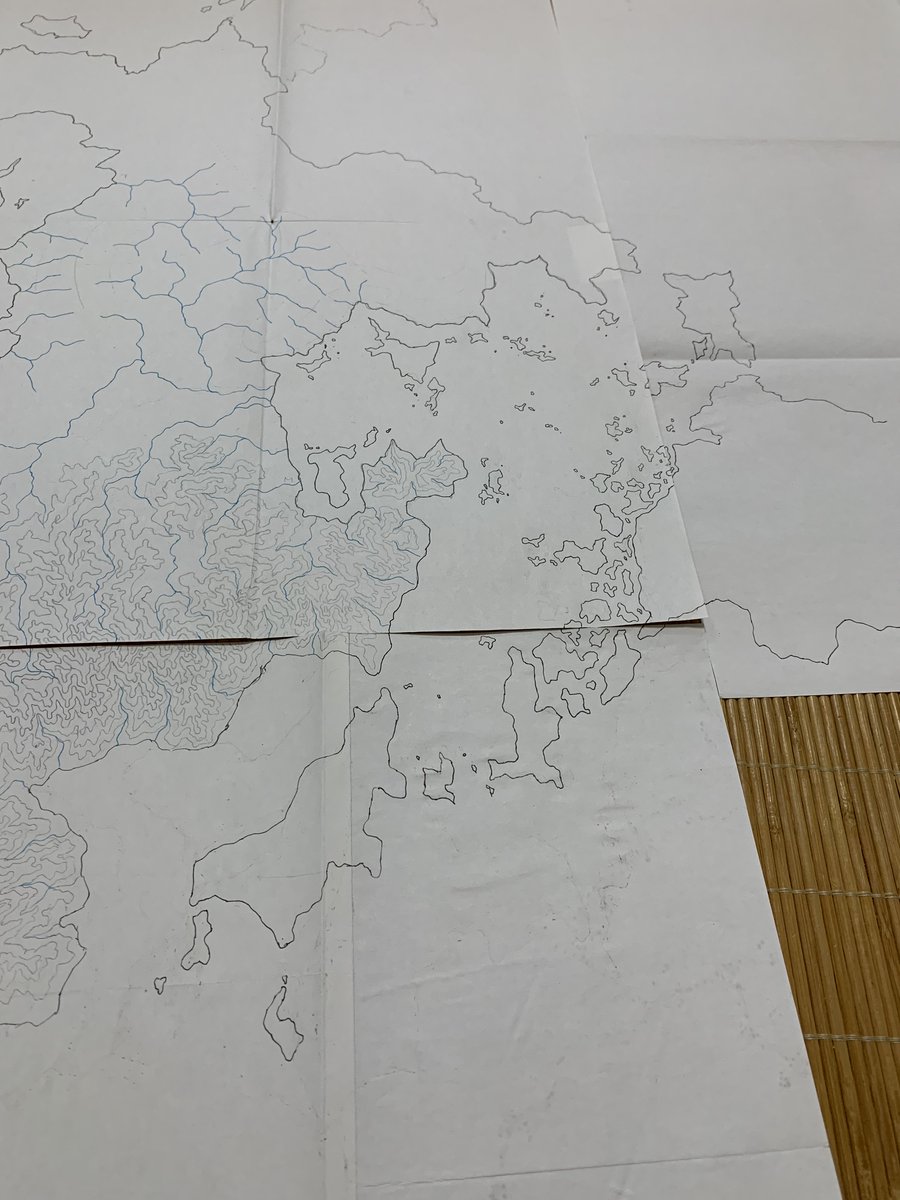 ISO_450036's tweet photo. (いつ以来か分からない空想地図の進捗報告)
50万分の1の下書き模造紙は3枚目に突入。
多島海に試行錯誤中。 https://t.co/PTw9w81uiu