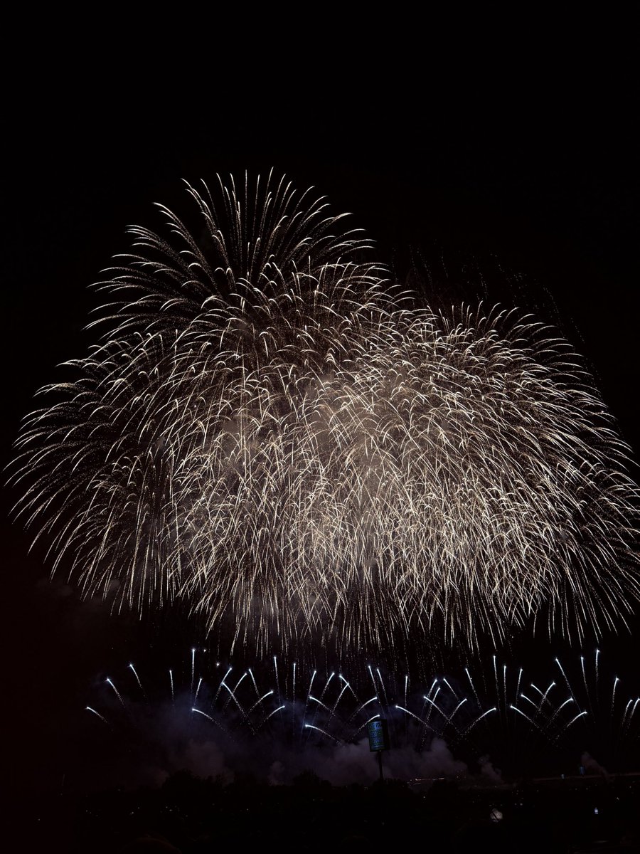 mtr5mur's tweet photo. 初めての長岡花火大会
良すぎた、、、
泣ける花火。。。

人生に一度くらいは！と思ってたけど、これはまた行きたくなる😳😳
子供達もよく頑張りました☺️
帰りの運転はパパに任せてくれ。 https://t.co/xjPMAcHVDN