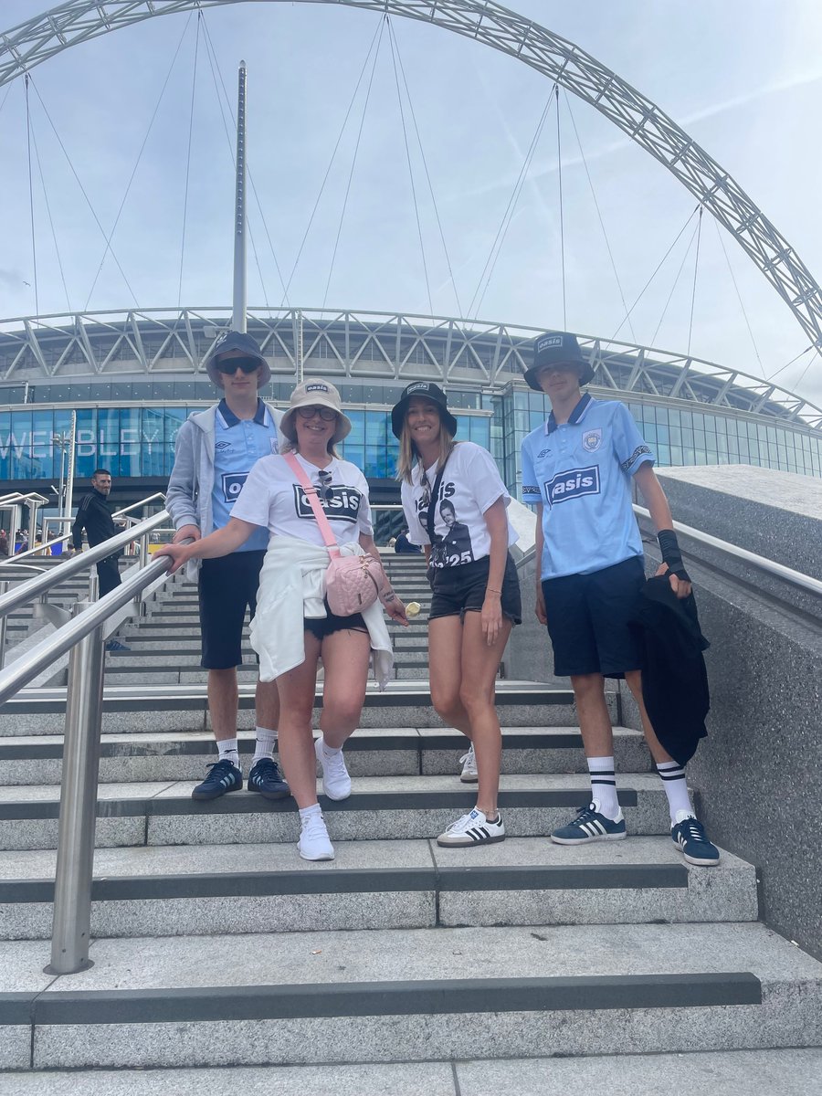 jenjendix's tweet image. Today is the day @oasis @wembleystadium