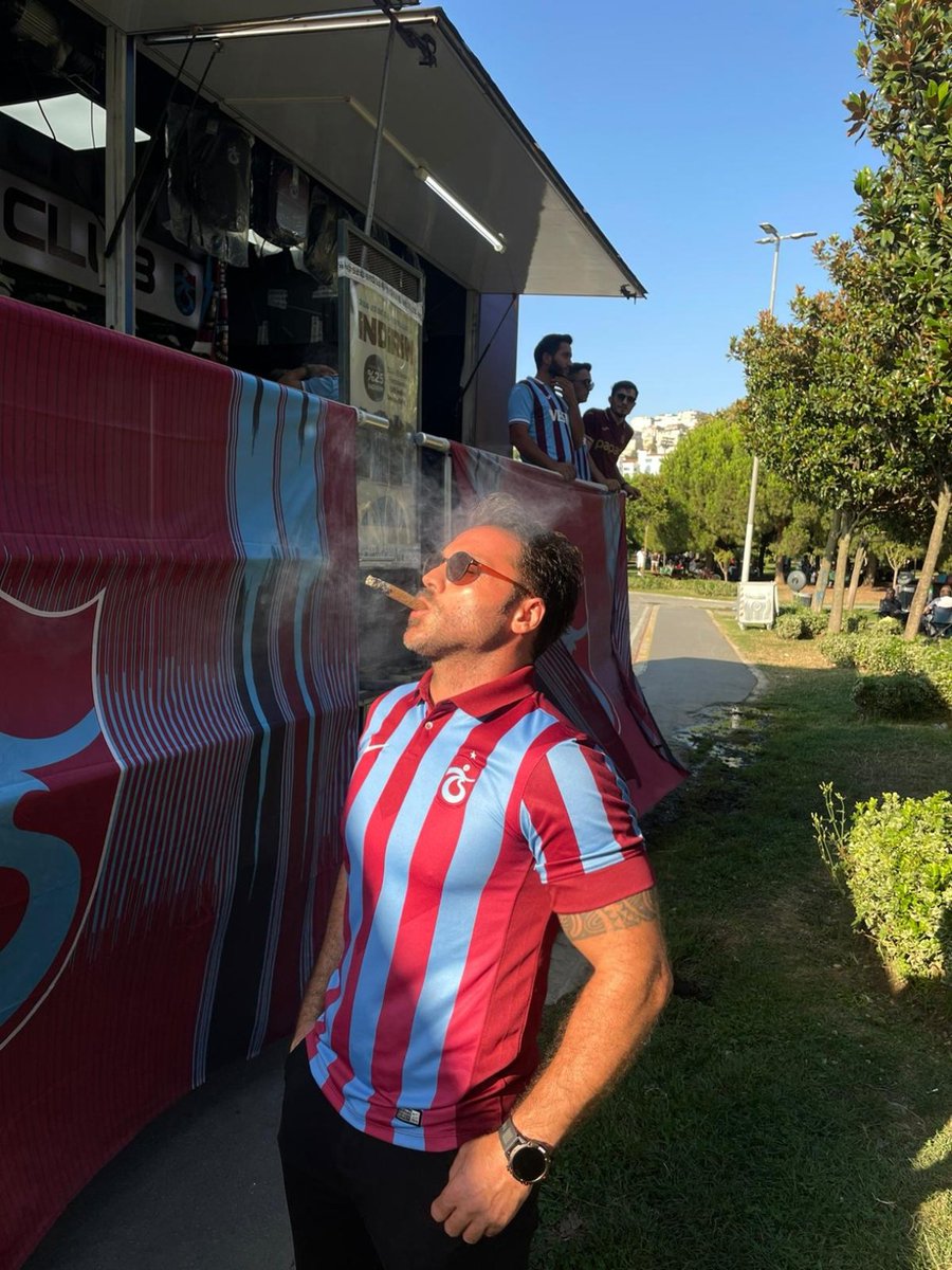 Ali___61ali's tweet photo. Siz Televizyondaki Star'a 
Biz Mahallenin En Güzel Kızına Aşığıyız 💙❤️ https://t.co/4ycjs5TfLy