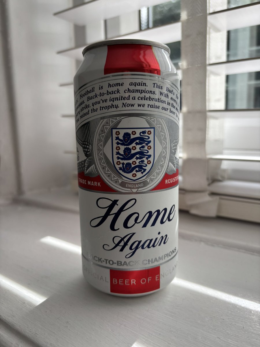 Abradbourne's tweet photo. Lovely touch @Lionesses @BudweiserUK 🏴󠁧󠁢󠁥󠁮󠁧󠁿 https://t.co/CRESf375NK