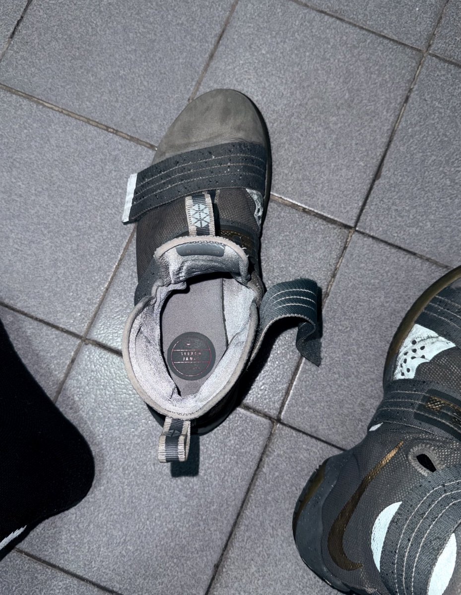 经济舱干头等舱 tweet media