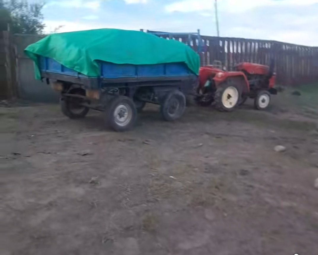 Увс аймагт нэг иргэн голын эрэг дагуух бүх хогийг гараараа түүж цэвэрлээд ачиж аваачаад асгах гэтэл цагдаа зогсоогоод М ангилалгүй бна гээд 400к-р торгоод хогтой нь хамт саатуулчихаж.
Хааяа ч гэсэн хүнлэг байх хэрэгтэй шүү цагдаа нар аа өөрсдийгөө хүн гэдгээ мартаж болохгүй!