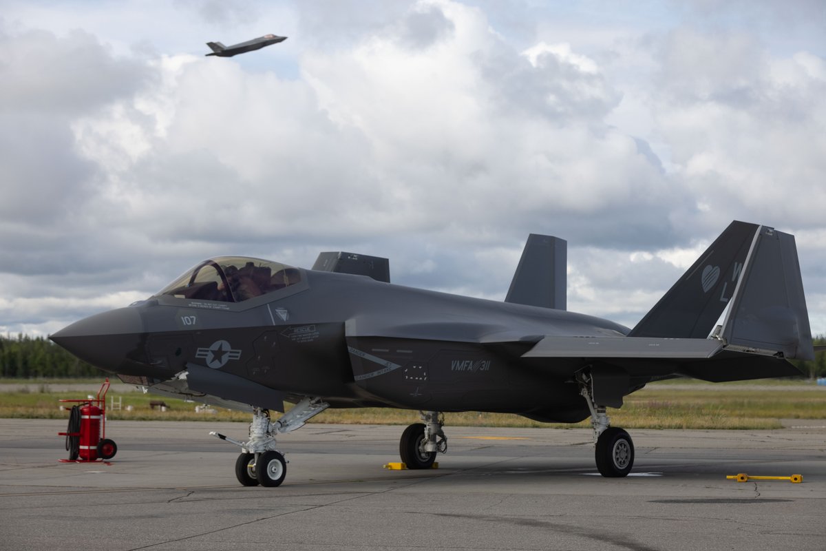 USMC's tweet photo. #Marines with @3rdmaw perform F-35C Lightning II flight operations during Red Flag Alaska 25-2 at Eielson Air Force Base, Alaska.
#RedFlagAlaska is a joint exercise that enhances combat readiness and prepares units for deployments to austere environments.
#USMC #Aviation https://t.co/WzLjkMsQKf