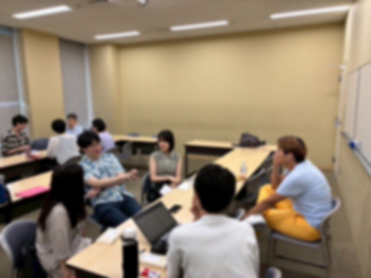 K_quartierlatin's tweet photo. 勅使河原真衣『働くということ』（集英社）
ZINE第2号掲載の座談会を実施。就活学生からは能力評価への疑問、職場で評価を行っているベテランからは実際の評価方法やメンバーシップ雇用の能力評価の問題など、時間延長で録音できなかった部分(残念)で濃く語る機会となりました。 https://t.co/IH9bOMRgmy