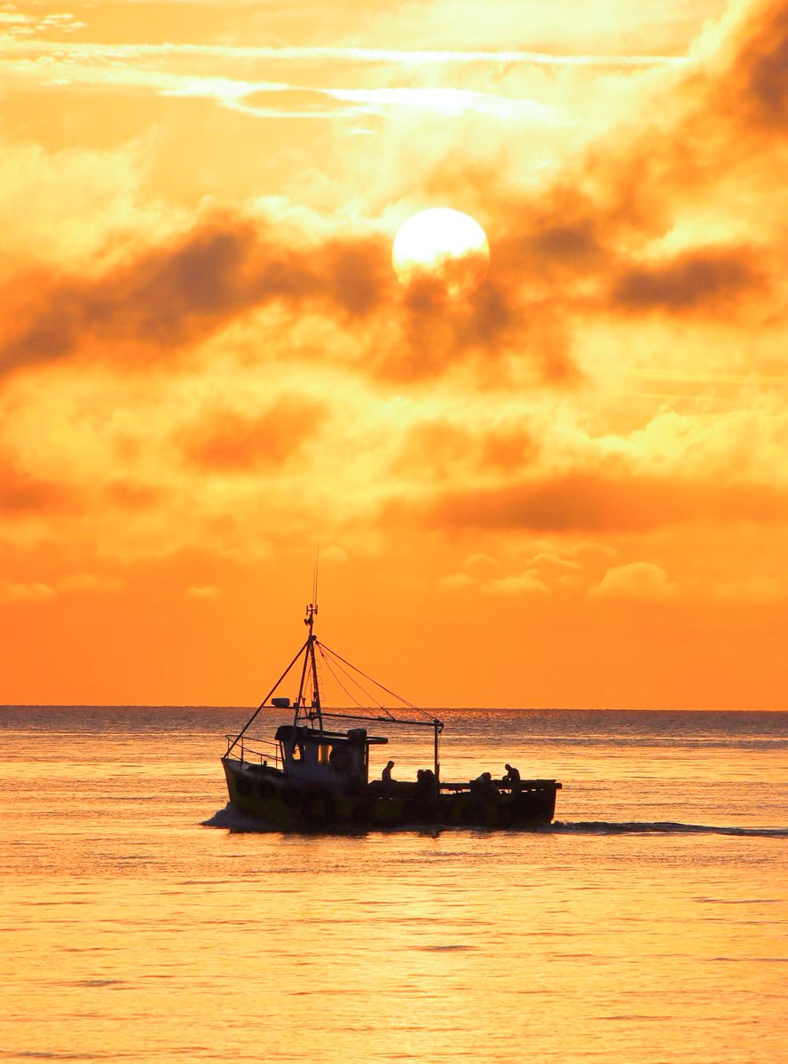 Early morning commuter "Susan Maria" #sunrise #sea #boat #Wicklow #Ireland