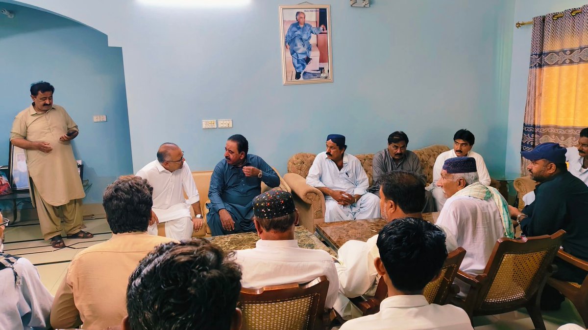 AijazAliJiyala's tweet photo. صوبائی وزیر محنت و افرادی قوت سندھ محترم شاھد عبدالسلام تھہیم  تھہیم ہائوس پر آئے ہوئے لوگوں سے ملاقات کی اور مسائل سن کر فوری طور پر حل کرنے کے احکامات جاری کیے۔
اس موقع پر چیئرمین میونسپل کمیٹی شہدادپور  بیرسٹر علی مرتضیٰ رحمان تھہیم، بھی ہمراہ موجود تہے
#PS44
#Shahdadpur https://t.co/miFDKsX2gj