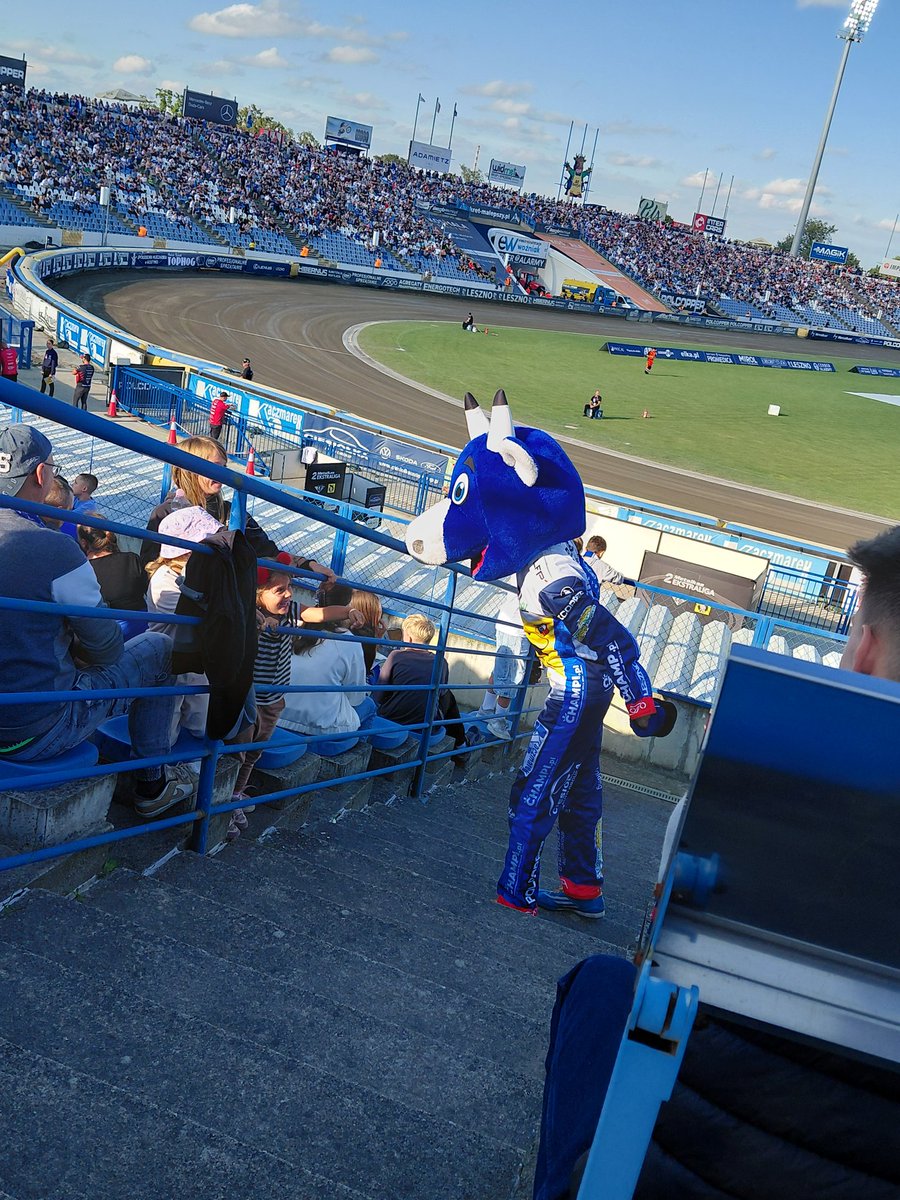 Byczek Fredek jak zawsze w formie ⚪️🔵🤟🏼

<a href="/UniaLesznoKS/">Unia Leszno</a> 
#LESKRO