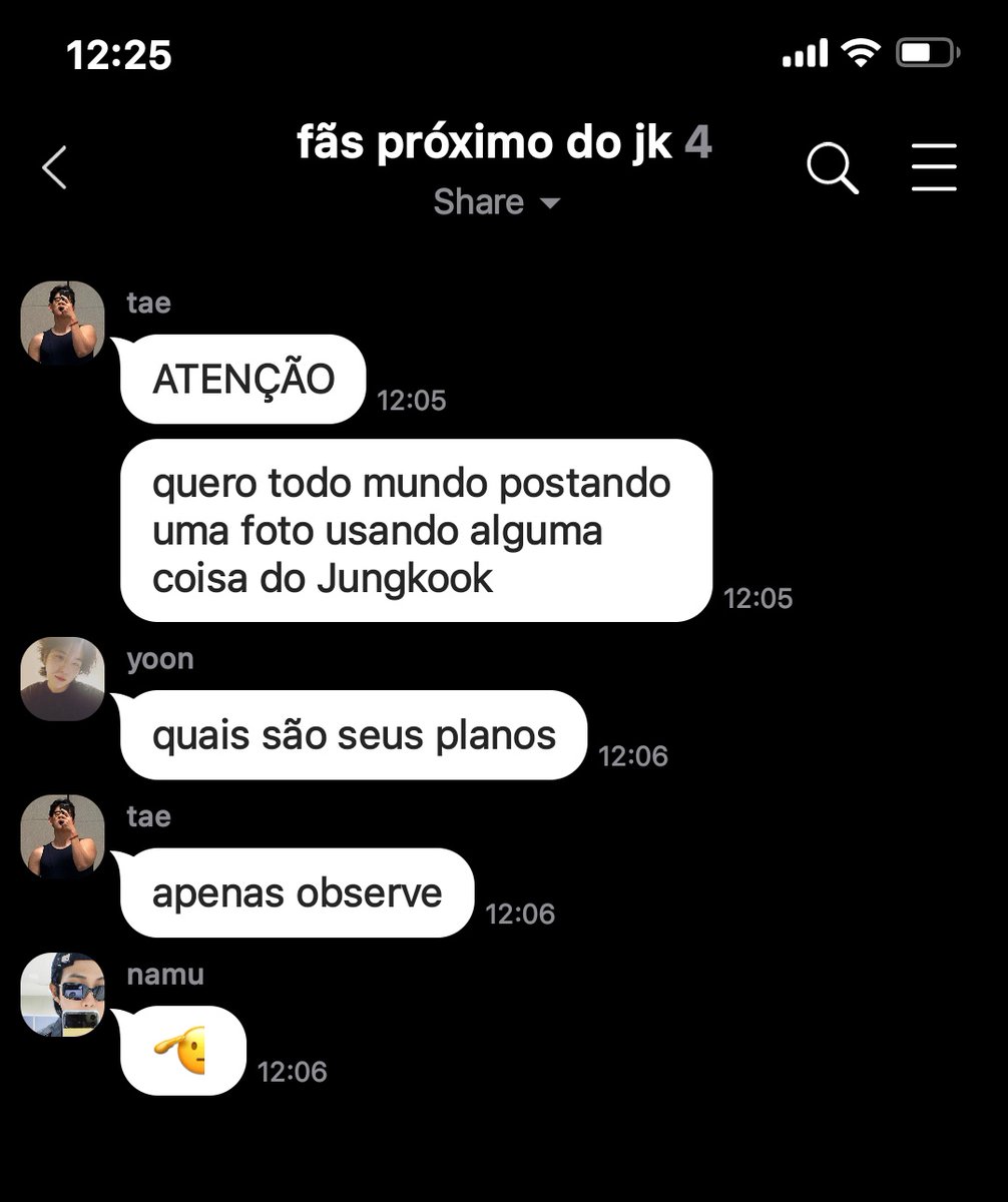 jkkstarboy's tweet image. #kookminau • Sweatshirt
Durante um show, Jungkook se aproxima de Jimin, um fã nervoso que pede seu moletom para disfarçar o nervosismo. Achando a situação engraçada e adorável, Jungkook aceita — mas o gesto logo causa alvoroço no fandom.