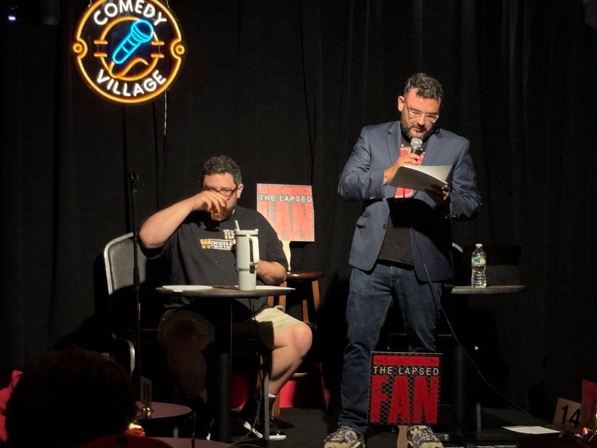 BeagleMable's tweet image. Without a shadow of a doubt this is the greatest moment of my life. @TheLapsedFan live in Times Square.