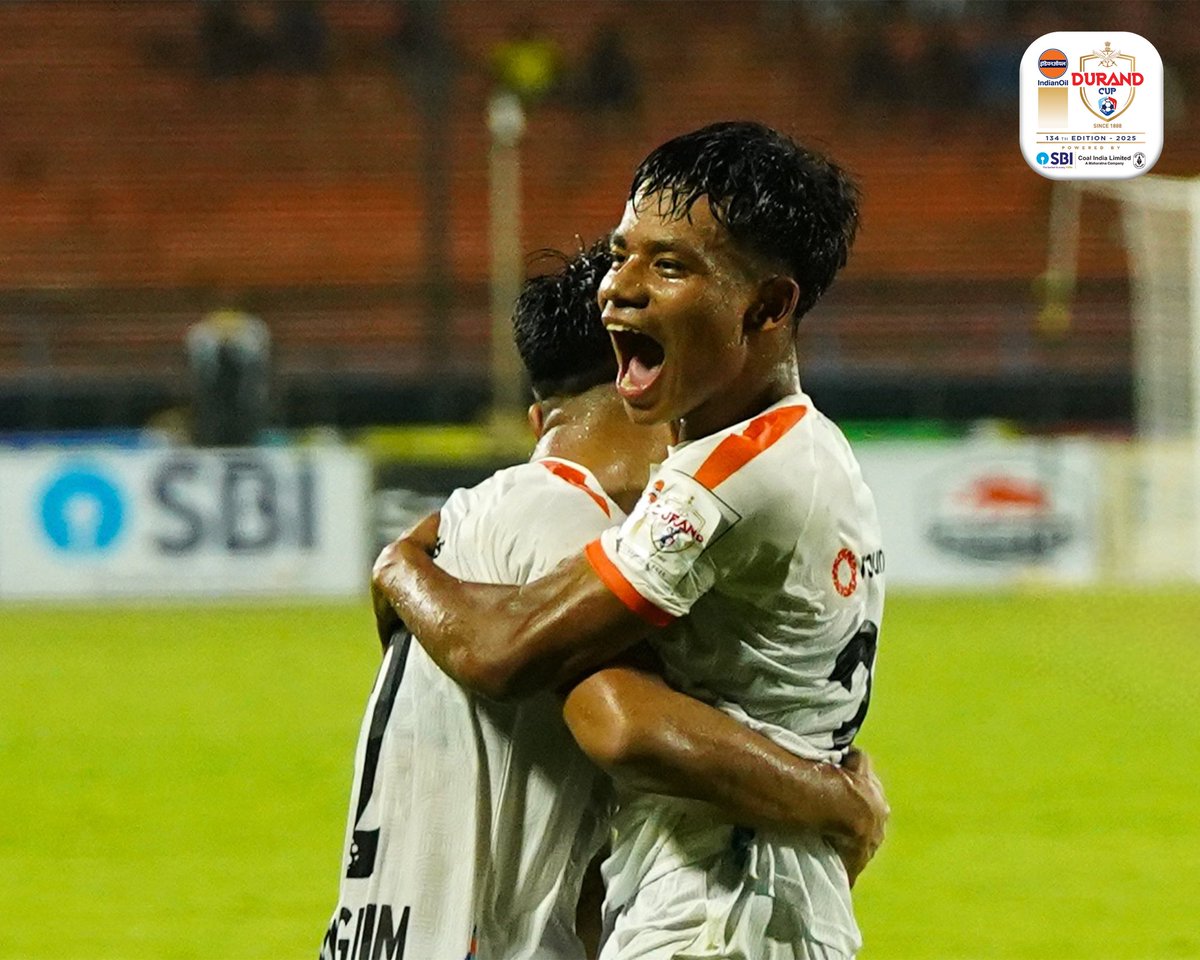 A composed finish in the final moments sees PFC secure a hard fought 2-1 victory. A statement of resilience and belief. 💪 

#KAMSFCPFC
#134thEditionofIndianOilDurandCup #PoweredBySBIandCoalIndia #DurandCup2025 #ManyChampionsOneLegacy #IndianFootball