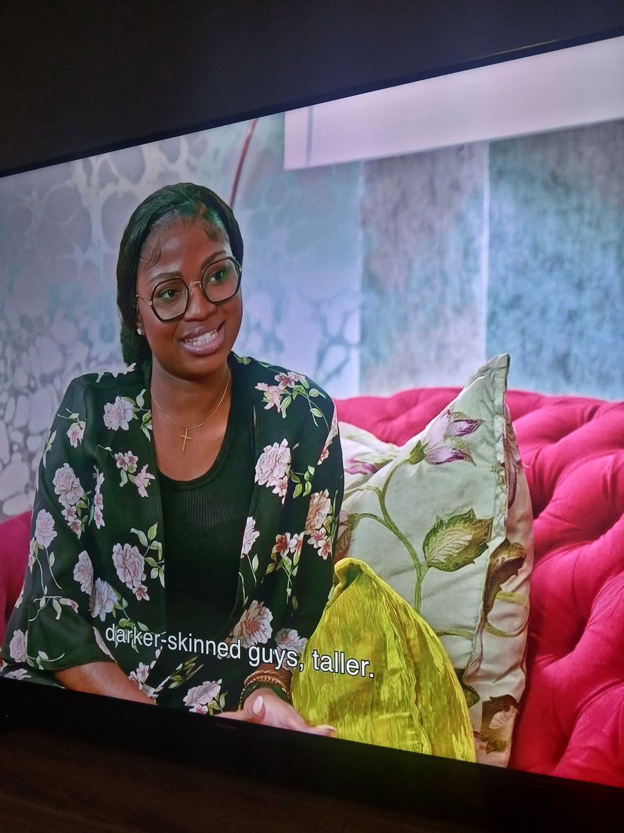 Nako eo she has failed to attract her "type" of man hence she came on the show.... 
Mara asikho lapho🚶🏾‍♀️🚶🏾‍♀️🚶🏾‍♀️

#MarriedAtFirstSightMzansi