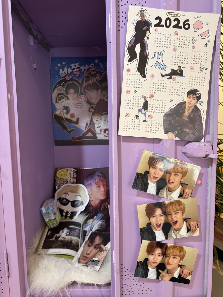 제가 너무너무 좋아하는 반쪽즈😍
내부 너무 예쁘게 잘 꾸며있고 아기자기한 소품들!
정말 보고 싶은 반쪽즈 구경하고 맑기님 너무 친절하셔서 제대로 힐링하고 갔던 카페😘
담에도 꼭 반쪽즈 카페를🤙🏻🥹💚

#반쪽즈_같은_러브
#LOVE_LIKE_HALF