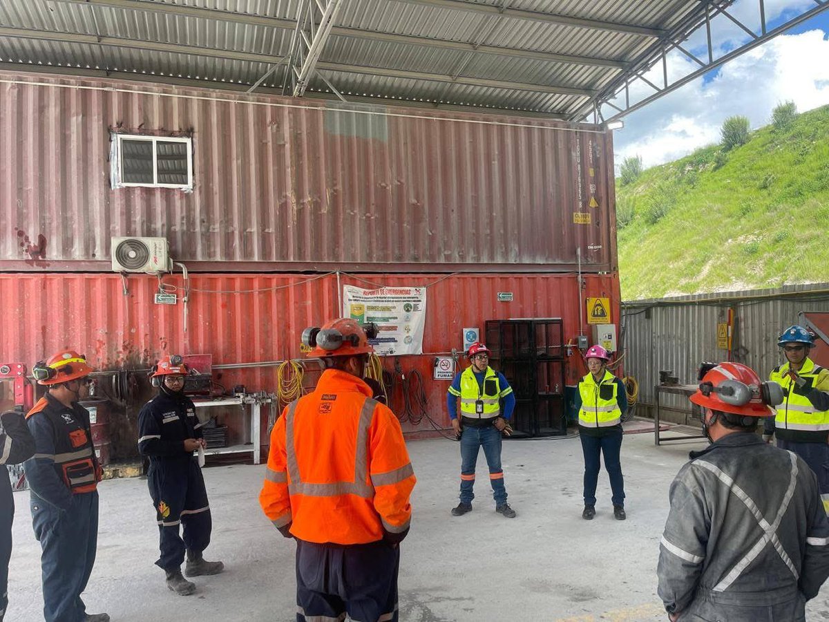 FrenteSec31's tweet photo. 🔴Recorrido de seguridad semanal con los compañeros de superficie " Lunes, martes o domingo la seguridad siempre está con Migo" 📢📢📢

#SomosFrente
#CarlosPavon
#yotomoelcontrol https://t.co/6NlVBIxZvU