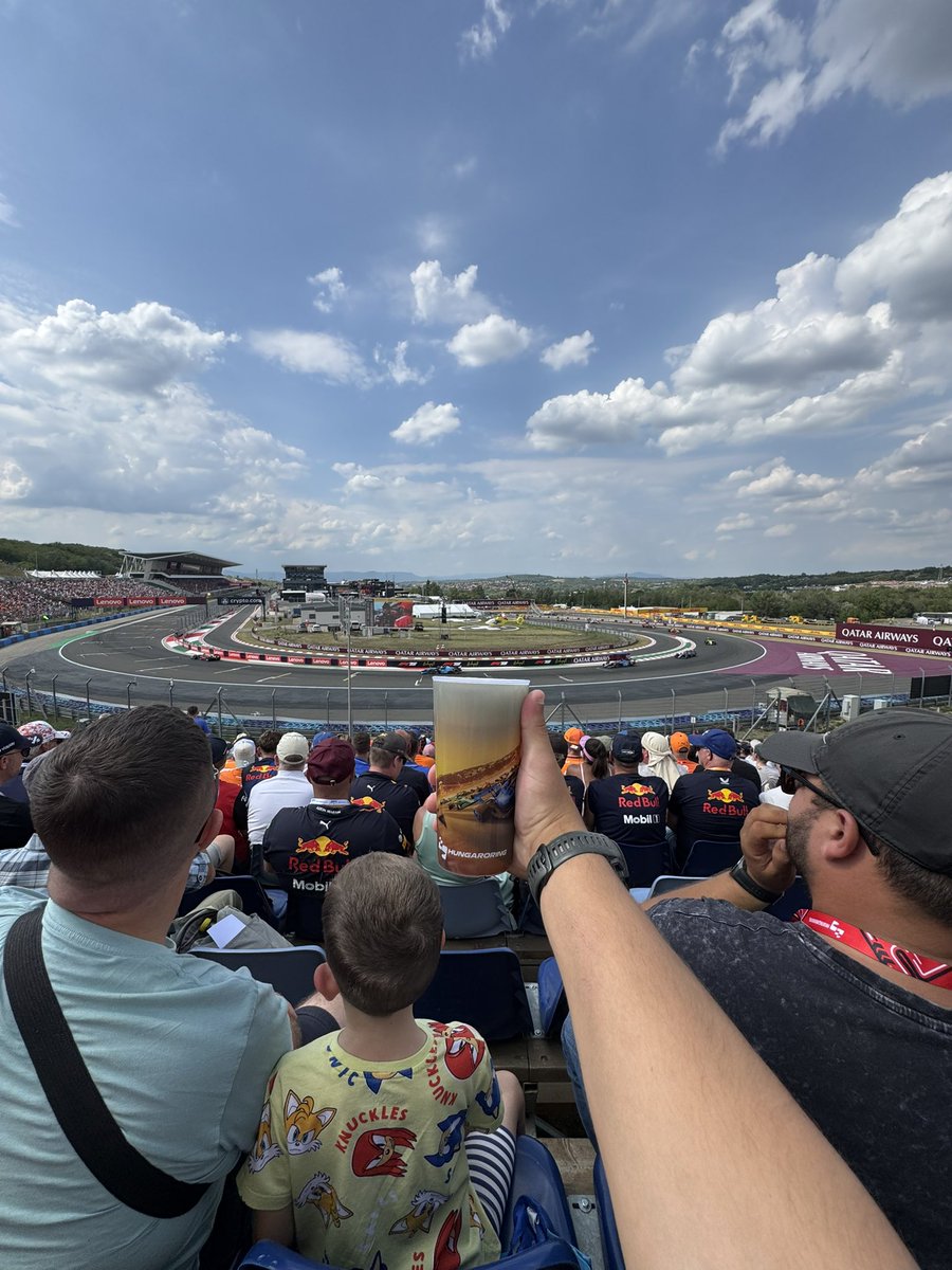 raphaleivas's tweet image. Que final de semana! Saio da Hungria muito feliz, que isso.