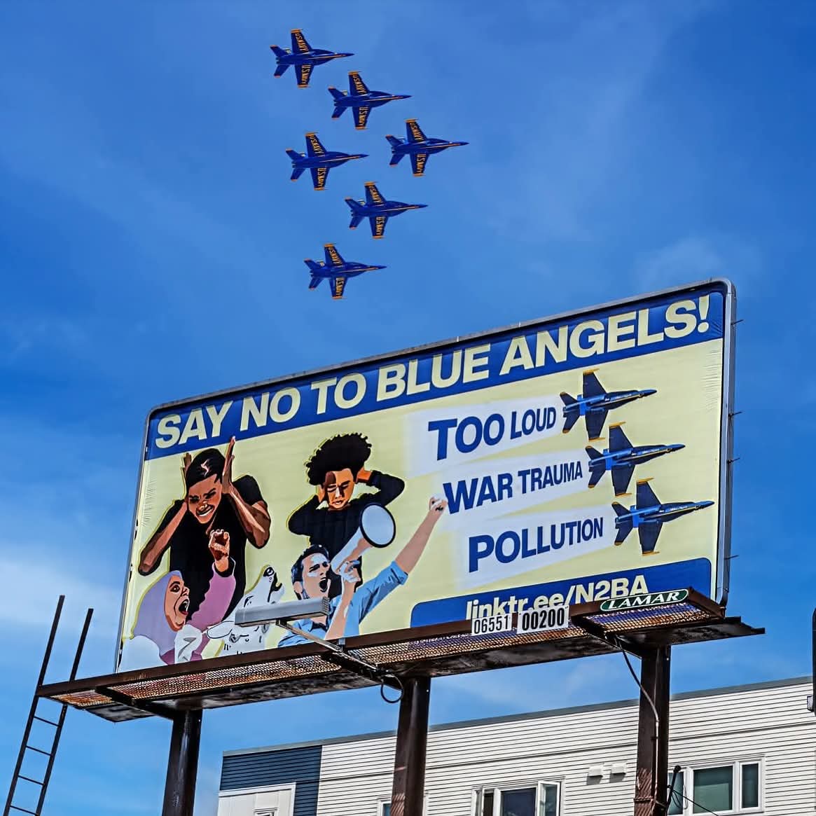The Blue Angels flying over an “Say No To Blue Angels” billboard in Seattle LMAO