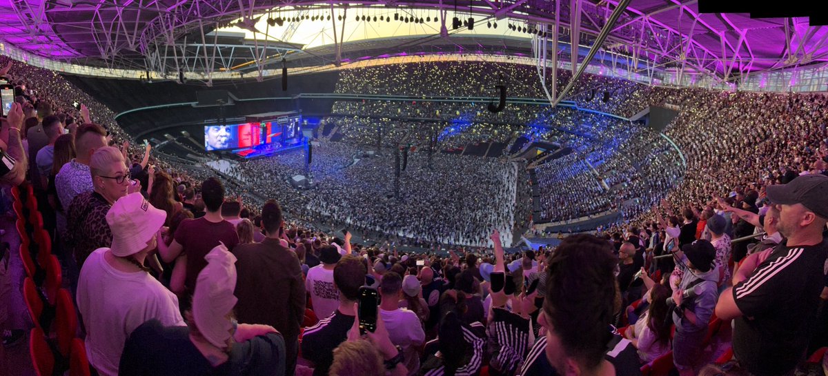 DannyGutteridge's tweet image. There aren’t enough superlatives available to describe last nights Oasis gig. I knew it would be unbelievable but it blew expectations out of the water. Simply cannot be beaten #OasisLive25