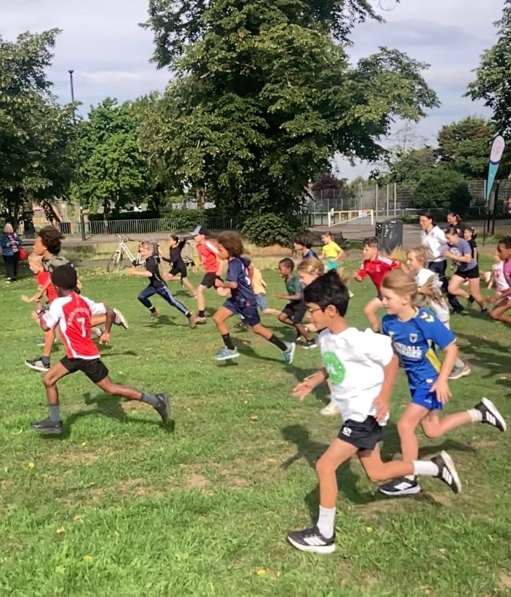 A break from school seems to have given our juniors a boost of energy with an incredible 12 PBs being achieved this morning at event #176 - well done to Benjamin, Gabriel, Sophie, Ezedera, Leo, Alayna, Ijemma, Joseph, Kobi, Bowyn, Lucy and Elizabeth! 🏅