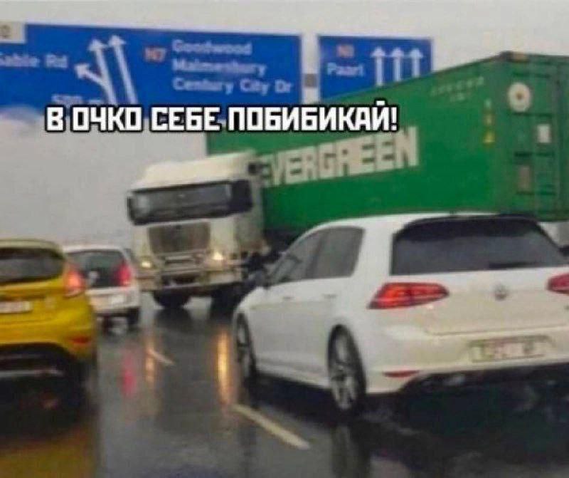 Кот  в два часа ночи орёт под дверью дурным голосом
Муж: