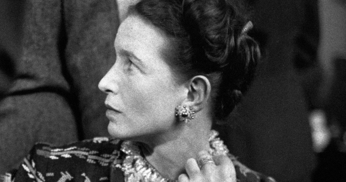 "Hayat hem kendini geliştirmek hem de aşmaktır. Eğer bir şey sürekli aynı durumda kalıyorsa, o zaman yaşamak sadece ölmemektir."