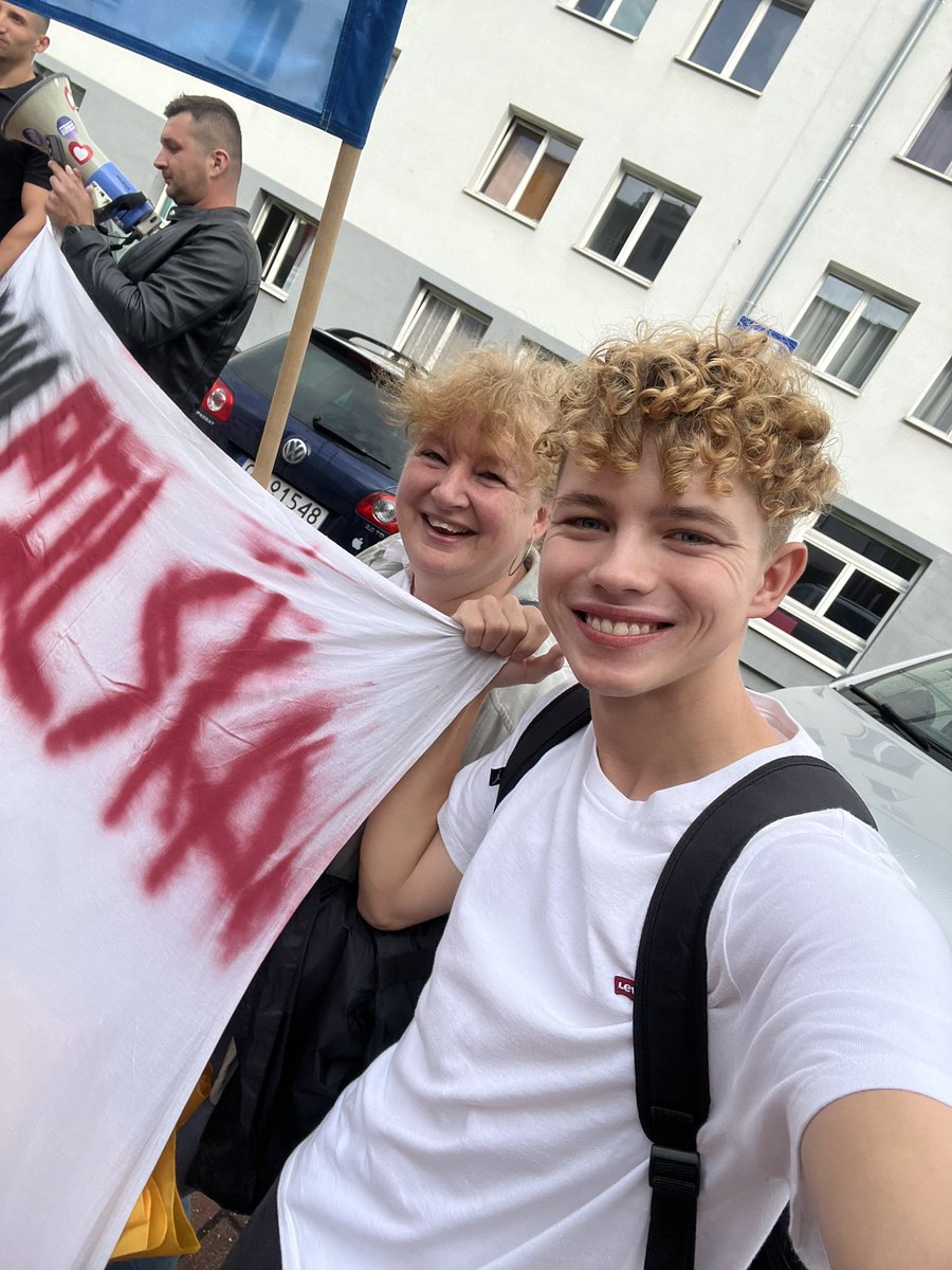 Jakub Korzeniewski🇵🇱 (@korzeniewski_j) on Twitter photo Opolszczyzna przeciwko <a href="/OficjalnyJK/">Jarosław Kaczyński</a>!
Dzisiaj manifestowaliśmy pod Politechniką Opolską gdzie Kaczyński prowadził swój monolog. Opolszczyzna przeciwko <a href="/OficjalnyJK/">Jarosław Kaczyński</a>!
Dzisiaj manifestowaliśmy pod Politechniką Opolską gdzie Kaczyński prowadził swój monolog.