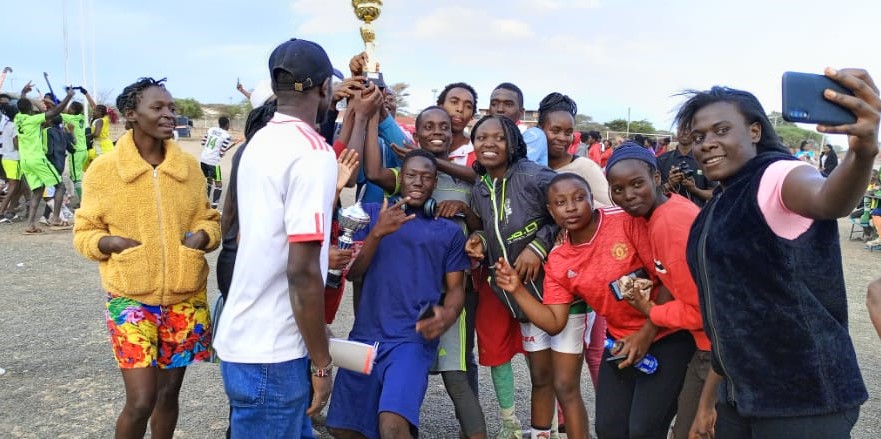 Kiambu_HC's tweet image. That winning feeling 🔥💯
Smiles, sweat, and history made — these are the moments we live for.
#KiambuHandballClub #VictoryMode #WinnersEnergy #PamojaTunaweza