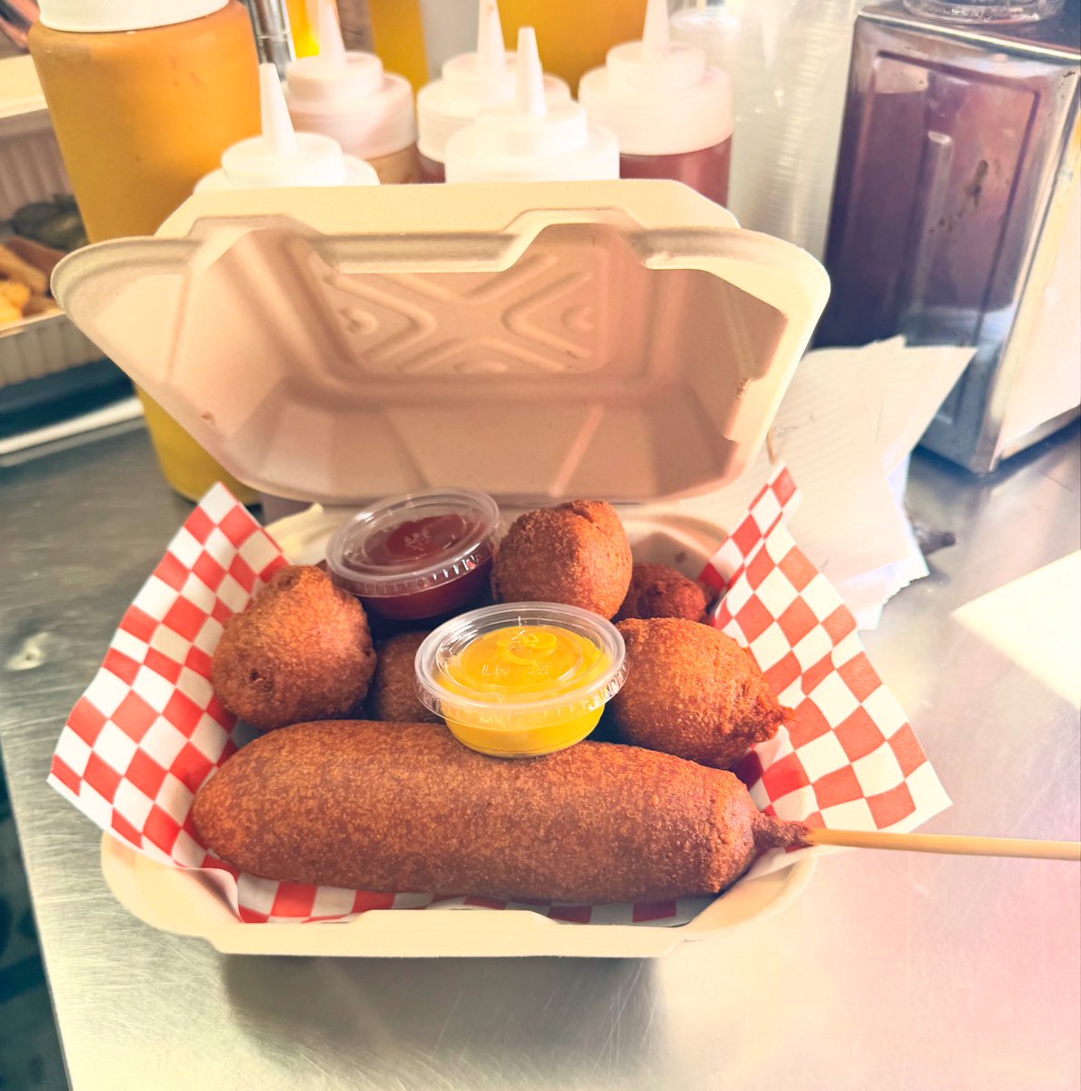 Batter Up Truck is at Spark Social SF for brunch today. End the weekend with us on this great day! 
.
.
.
.
.
#batterupsf #batteruptruck #corndog #meal #combo #sparksocialsf #foodtruck #sfeats #bayareaeats #nomnom #yum #sundaymood☀️