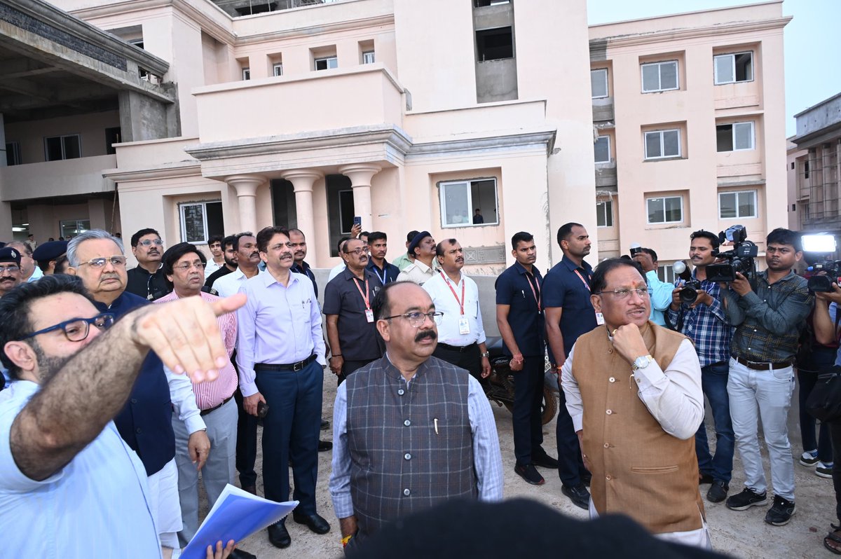 आज अटल नगर, नवा रायपुर में मान. विधानसभा अध्यक्ष श्री <a href="/drramansingh/">Dr Raman Singh</a> जी एवं मान. मुख्यमंत्री श्री <a href="/vishnudsai/">Vishnu Deo Sai</a> जी के साथ निर्माणाधीन नवीन विधानसभा भवन  का निरीक्षण किया। इस दौरान अधिकारियों से निर्माण कार्य के प्रगति की जानकारी ली।

विधानसभा भवन का निर्माण तेज गति से जारी है। भवन
