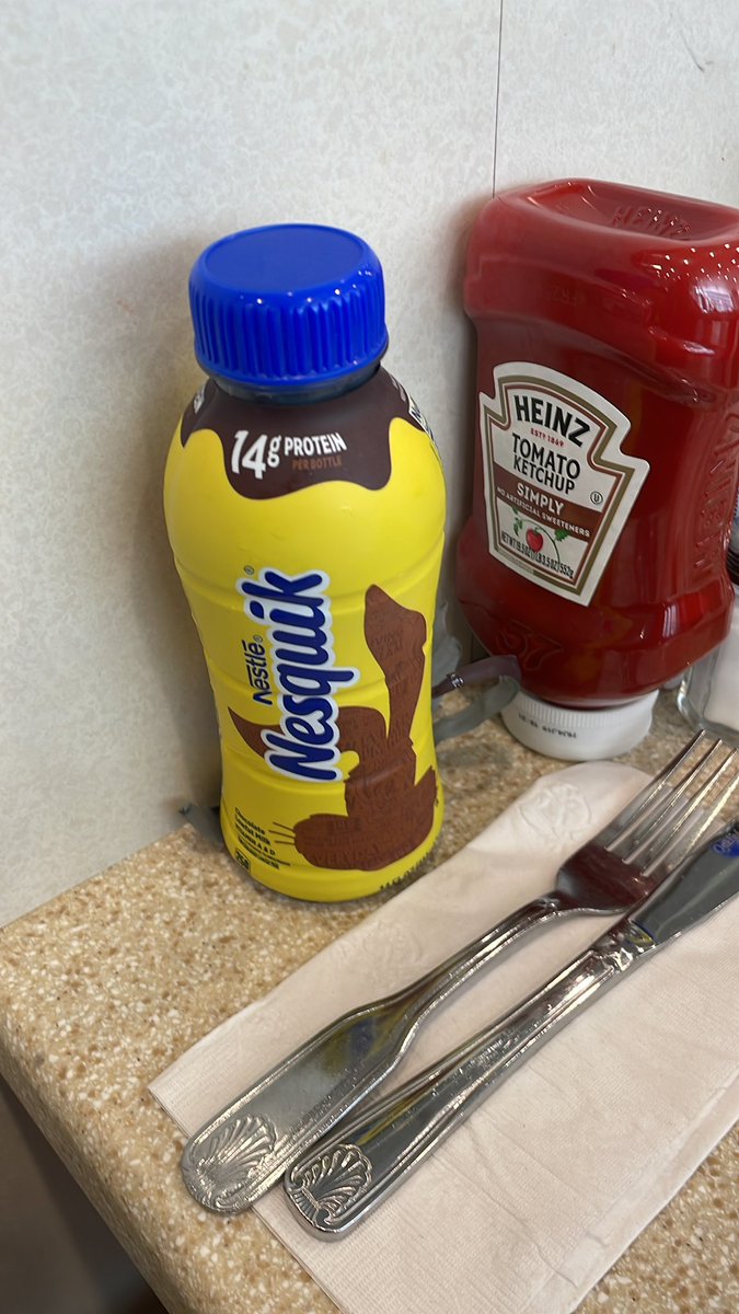TheApple345354's tweet image. Asked for chocolate milk at a diner and they brought out this #killme