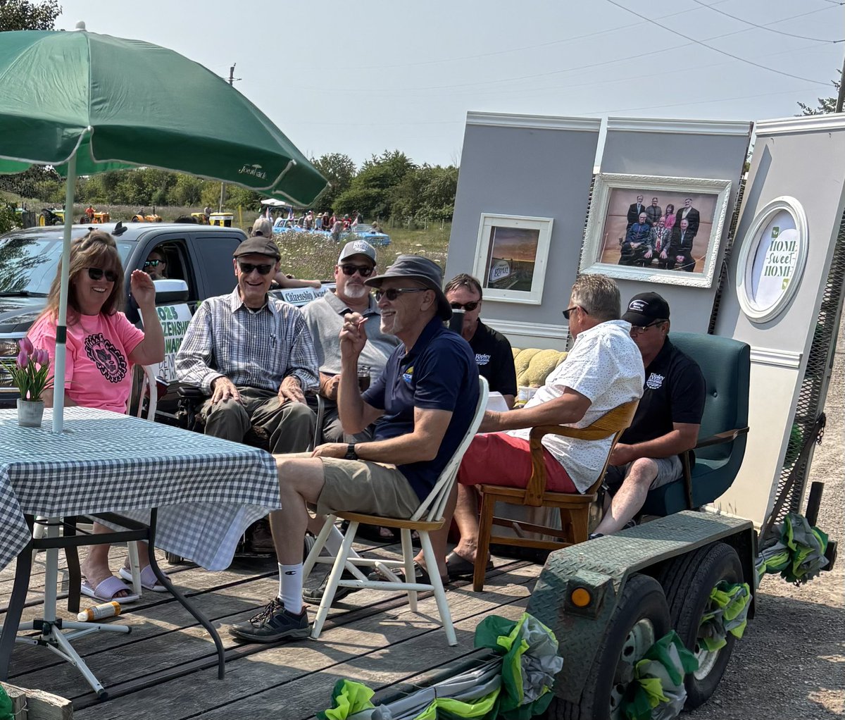LisaThompsonPC's tweet photo. What a parade celebrating the #RipleyReunion !! It is a perfect weekend for a homecoming. We really enjoyed the parade and were impressed again with the crowd that always turns out to support this community! Clearly the best seat was at #TheFig!! 😉 #HuronKinloss https://t.co/4wCz6Wk3SJ