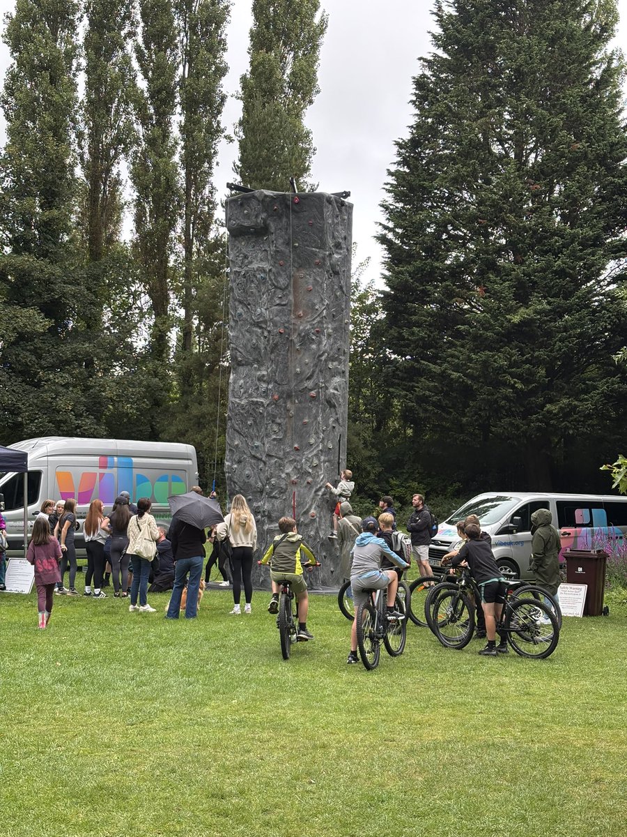 LiveKnowsley's tweet photo. @KnowsleyCouncil Knowsley Flower show Thank you 💜 https://t.co/e7w3Li946X