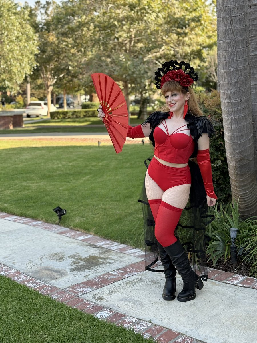 SaffronLenore's tweet photo. And MAYHEM was had!! #MAYHEMBall #mayhemLA 

Am I 48 and still going out in Los Angeles in my underwear?

You betcha.

Mid-radiation treatment for breast cancer, too!  

#FuckCancer #IrradiateMe #BurlesqueDancer https://t.co/YfhrgR3PTr
