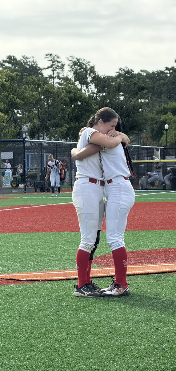 I played my last ever travel ball game today. Super bittersweet🥺🥹.. Thank you Coach Heath and my <a href="/firecrackersmm/">Firecrackers Medina/Miller</a> sisters for the best 7 years ! can’t wait to start my next journey at <a href="/LadyBantams/">USC Union Lady Bantams</a> ❤️