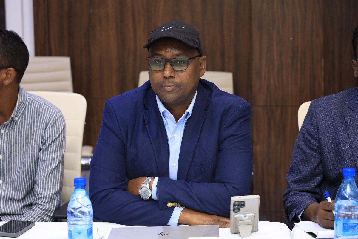 Nurjaako's tweet photo. I, the Director General for Miniatrybof Interior of Hirshabelle State today, alongside my esteemed colleagues from the Ministry of Interior and Federal Affairs (MOIFAR), Ministry of Internal Security (MOIS), Directors General from the Federal Member States, MoI, MOIS and MOJ https://t.co/F8eOLyXI8x