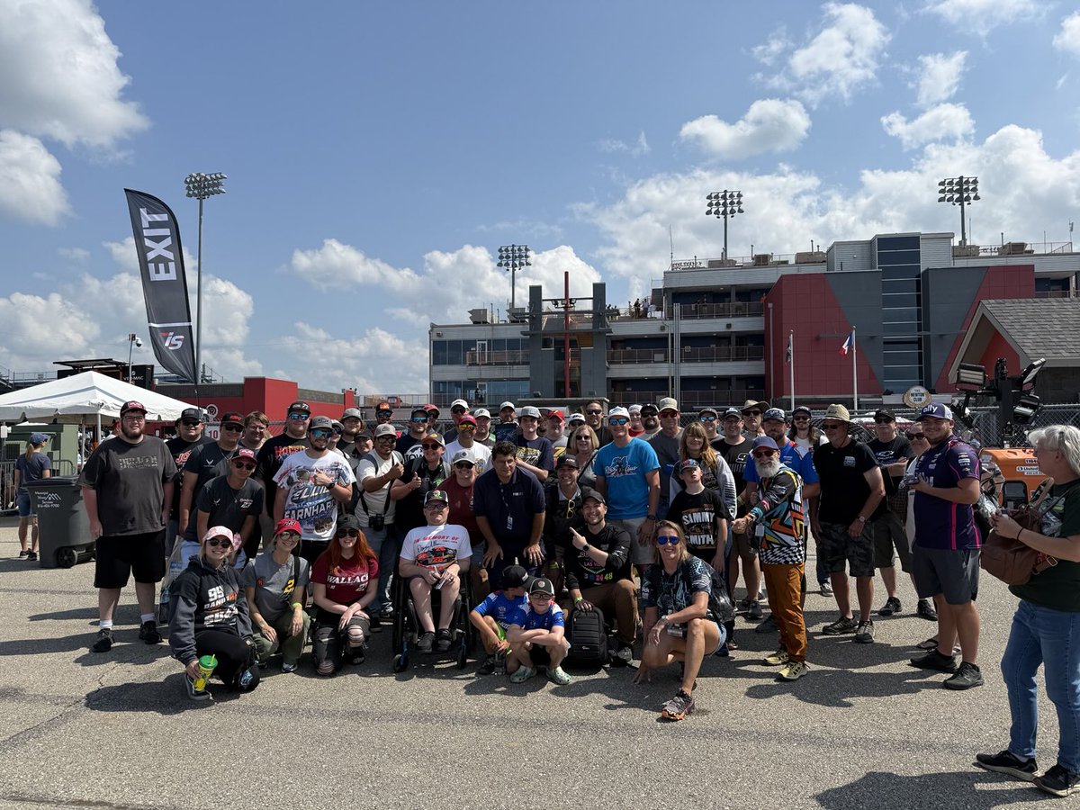 bobpockrass's tweet photo. Thanks to everyone who came to the tweetup! https://t.co/CngTdz6PDv