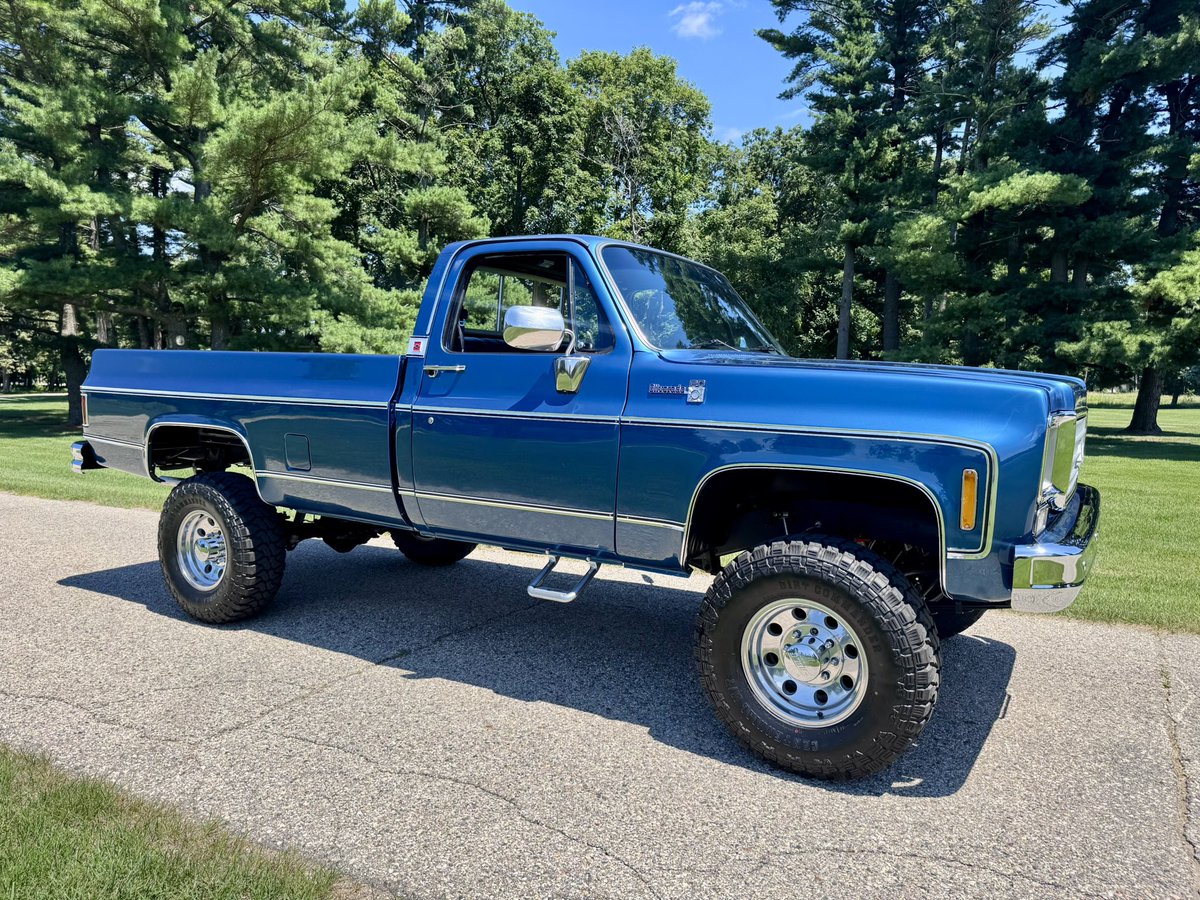 NationalMuscle's tweet photo. No Rust Ever! Original body panels and floors. Hard to find, pristine K20 4x4 Silverado ~ Loaded with options! Show or Drive anywhere! Call now to make it yours. 847-669-4100. https://t.co/dnVfQqtwvE