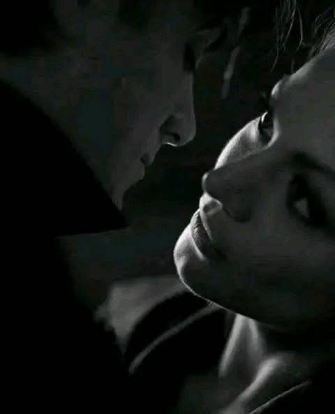 بيننا مسافات
لكن الروح قاب قوسين إليكي 👌