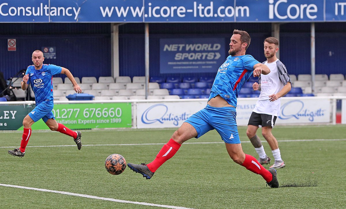 NickyHayesPhoto's tweet image. A few action images from this afternoon's charity match for @TheMOTSCharity between @RunFreeOfficial and @Bright_Boots at @BTFC 's New Lodge. Amongst the players @SUFCRootsHall manager Kevin Maher plus ex Shrimper James Lawson along with Tiktoker Alexis Los and @CJPhillips1982