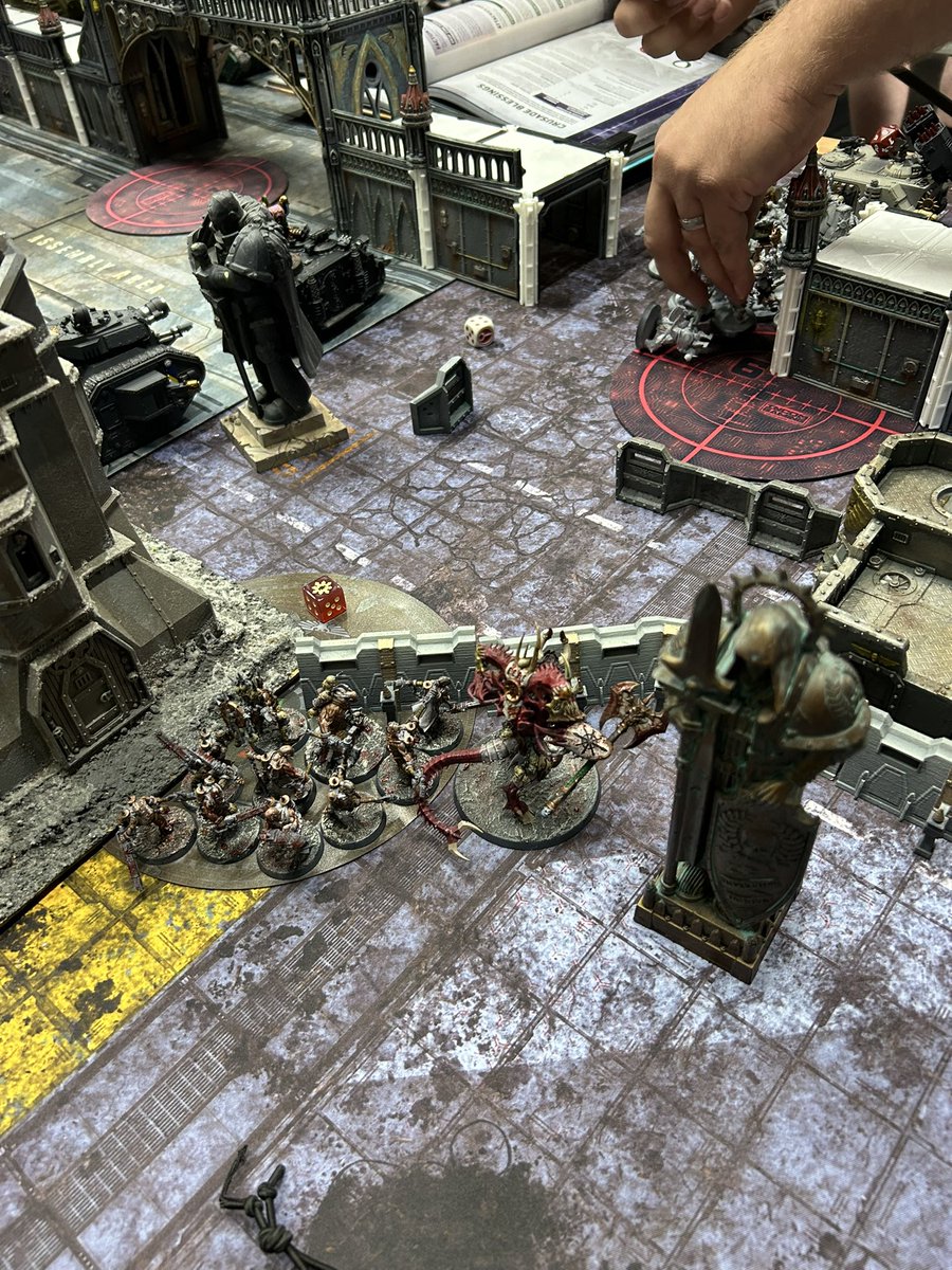 averagepaints's tweet image. Absolute nonsense game day today in my local Crusade as the forces of Chaos took on the Imperial defenders in a 4v4 6000 point game! I couldn’t roll a dice over a 3 for the first 2 turns but then my Chaos Lord soloed 2 Rogal Dorns to make up for it! #WarhammerCommunity