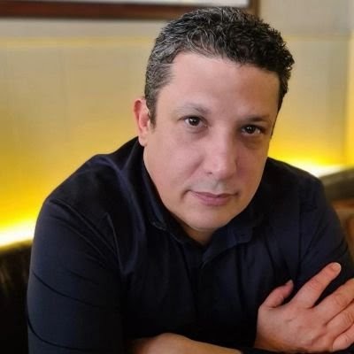jordi valero (@bloginterrobang) on Twitter photo “Deudas de sangre” de Vladimir Hernández <a href="/VladHernandez_/">Vladimir Hernández</a> Es un #thriller que ha hecho los deberes: personajes carismáticos, violencia, cadáveres, persecuciones y giros de guion, todo a ritmo de vuelta rápida de fórmula 1. Reseña en Blog Interrobang‽ bit.ly/4okU4Ro “Deudas de sangre” de Vladimir Hernández <a href="/VladHernandez_/">Vladimir Hernández</a> Es un #thriller que ha hecho los deberes: personajes carismáticos, violencia, cadáveres, persecuciones y giros de guion, todo a ritmo de vuelta rápida de fórmula 1. Reseña en Blog Interrobang‽ bit.ly/4okU4Ro