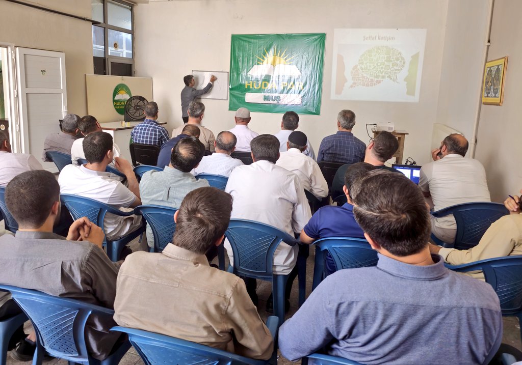 Muş'tayız... 

HÜDA PAR Halkla İlişkiler Başkanlığı olarak "Yerelde Özgün Siyaset" konulu seminer için teşkilatlarımızla buluşmaya devam ediyoruz. 

Siyaset; halka hizmet sanatıdır.

#ÖzgünSiyaset'i takipte kalmaya devam...